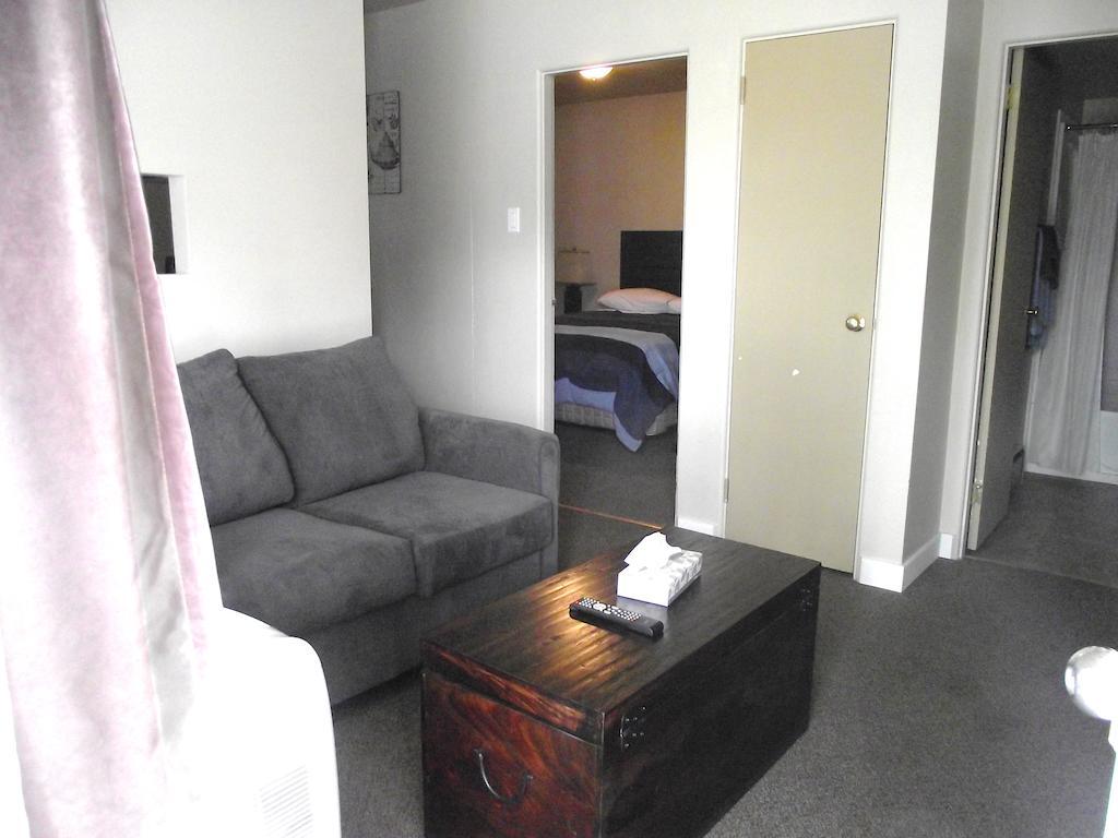 Stratford Motel Whitehorse Room photo