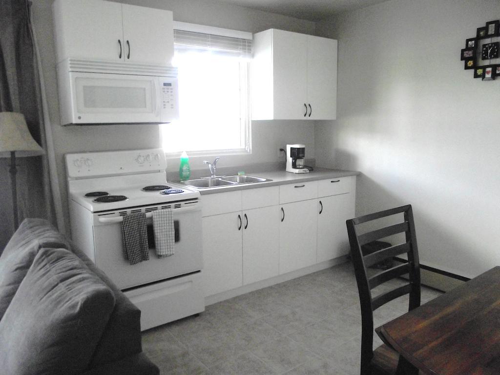 Stratford Motel Whitehorse Room photo
