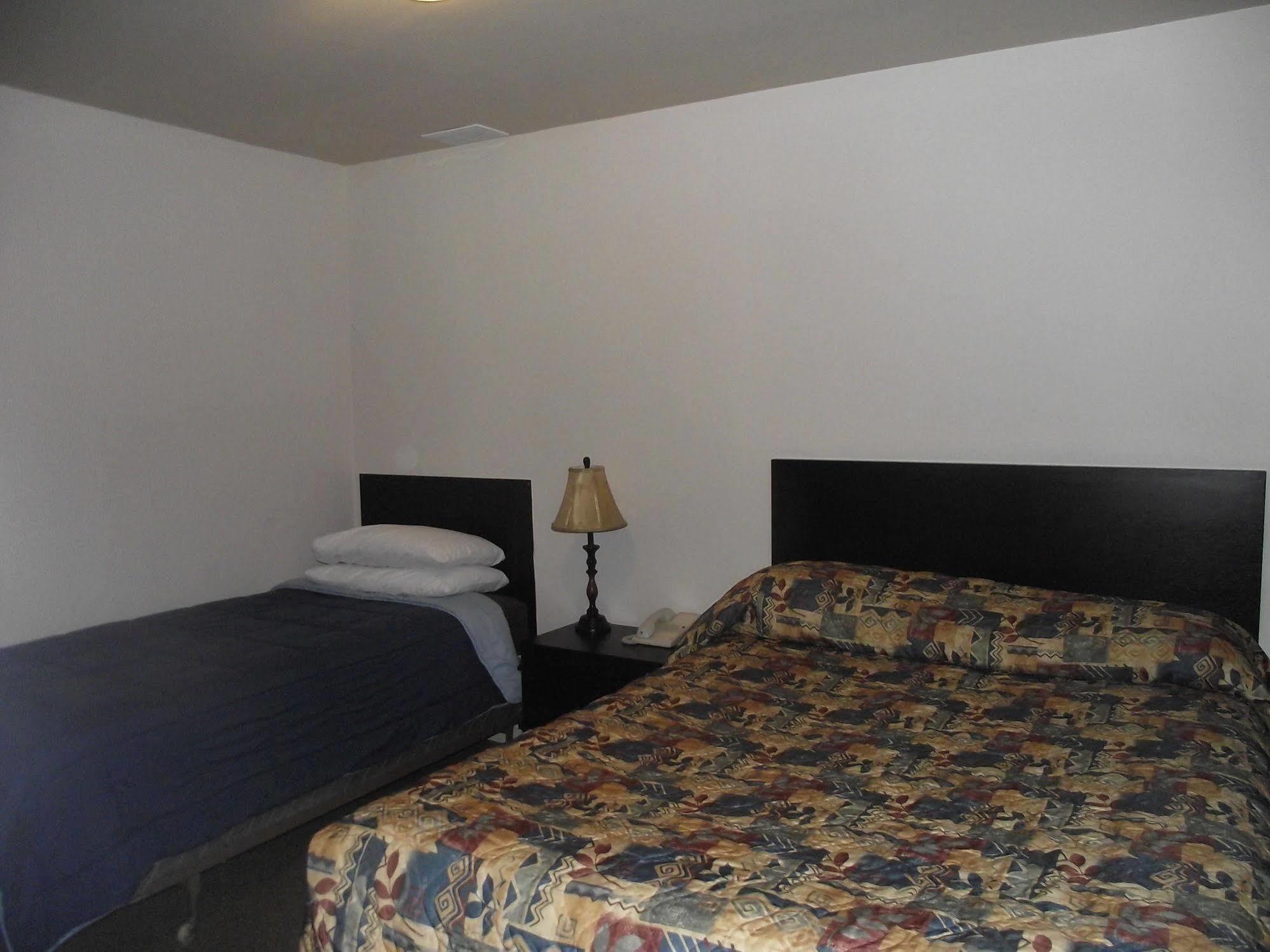 Stratford Motel Whitehorse Exterior photo