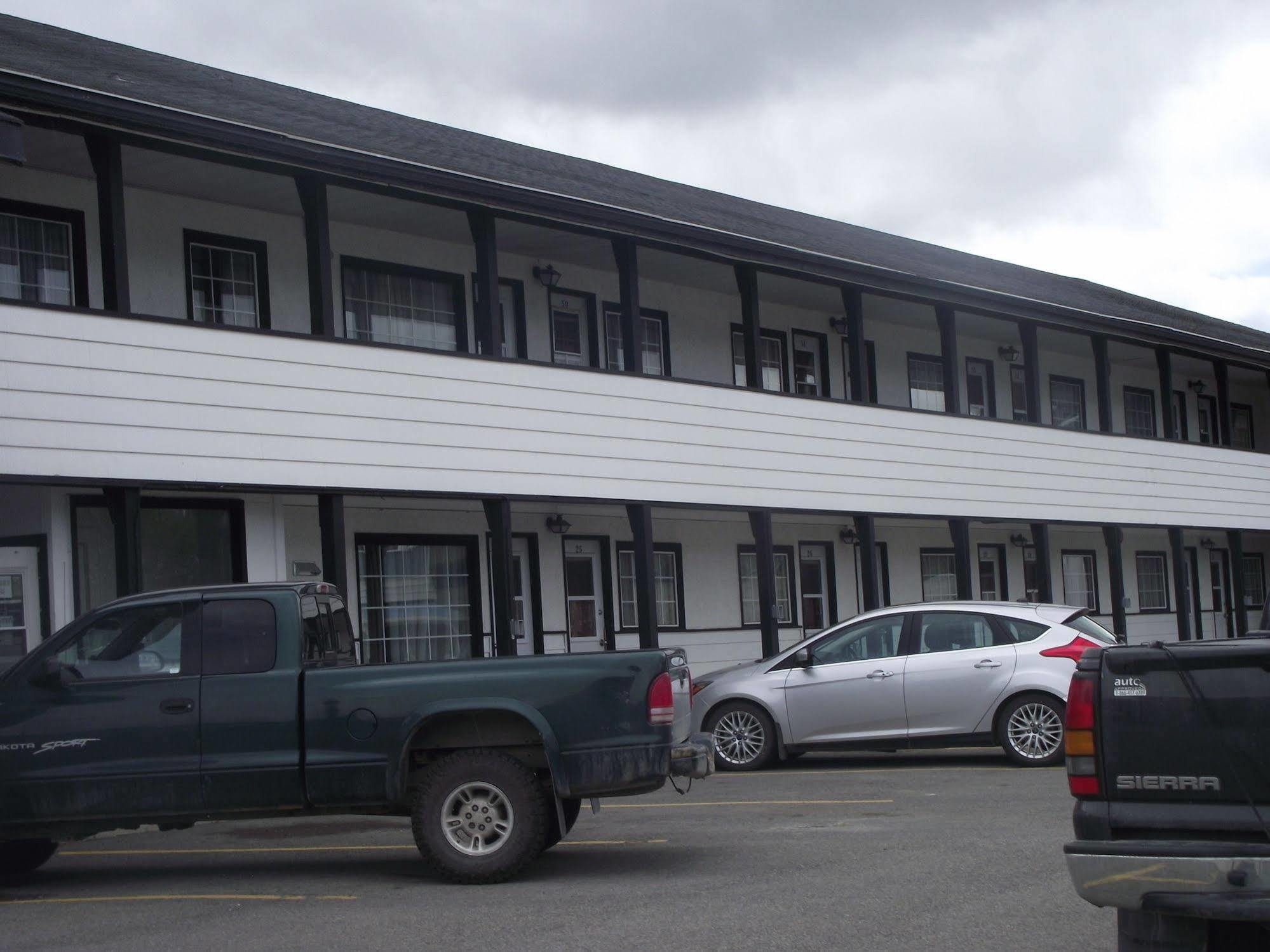 Stratford Motel Whitehorse Exterior photo
